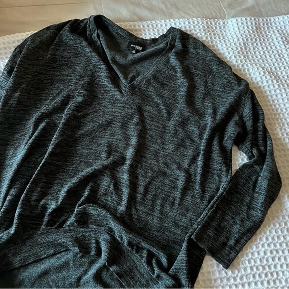 ARITZIA Wilfred Free Devinette‎ V-Neck Pullover - Heather Gray SIZE MEDIUM - Picture 2 of 4